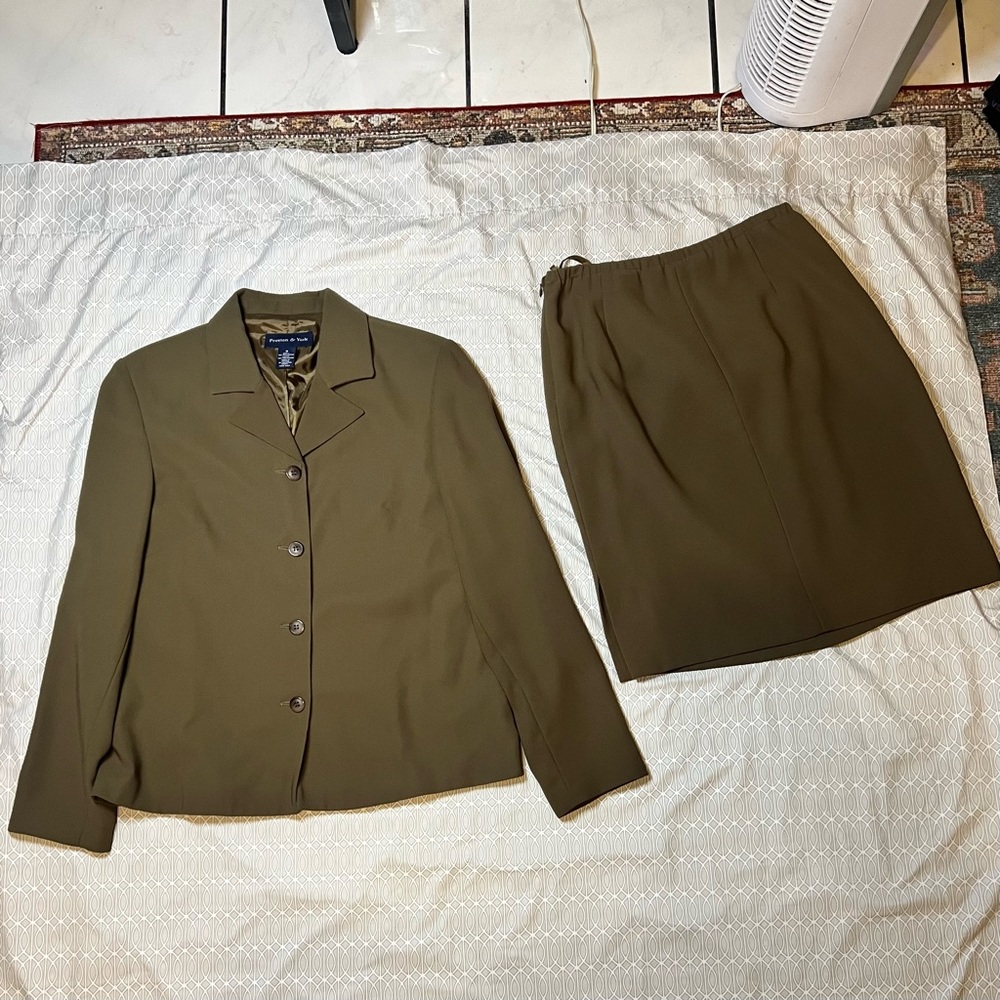 Preston & York size 8 skirt jacket suit set olive army green